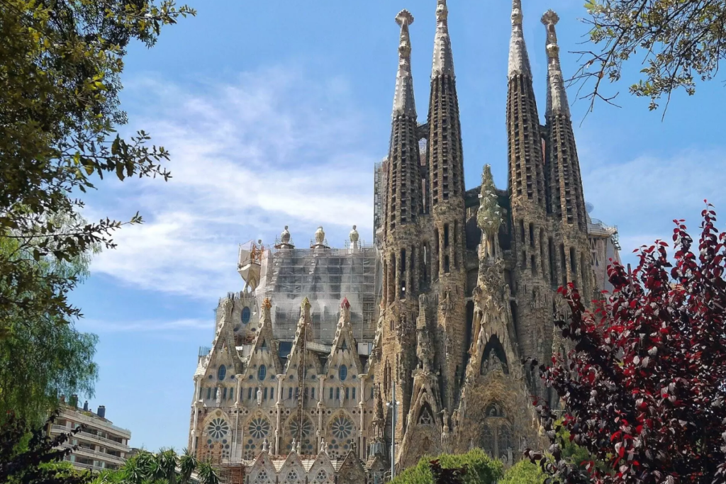 As obras magnas produzidas pela espécie humana para ficar na eternidade 11 A Sagrada Familia 1