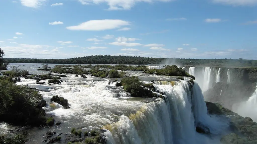 Lugares no Brasil para conhecer antes de morrer 3 foz do iguacu 221289 1280