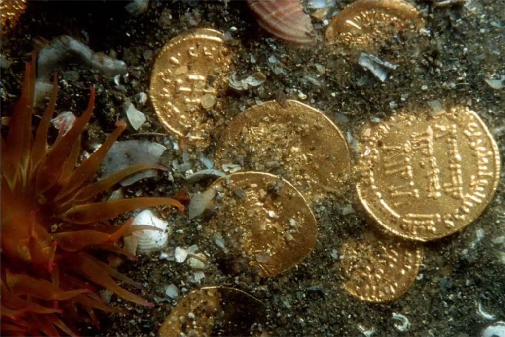 Os tesouros em ouro de uma antiga cidade submersa no velho mundo 3 tesouro 2