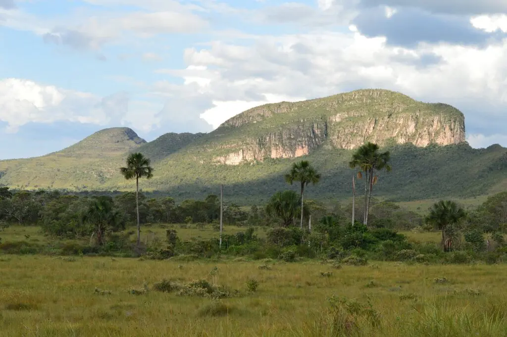 Lugares no Brasil para conhecer antes de morrer 7 veadeiros plateau 3452016 1280