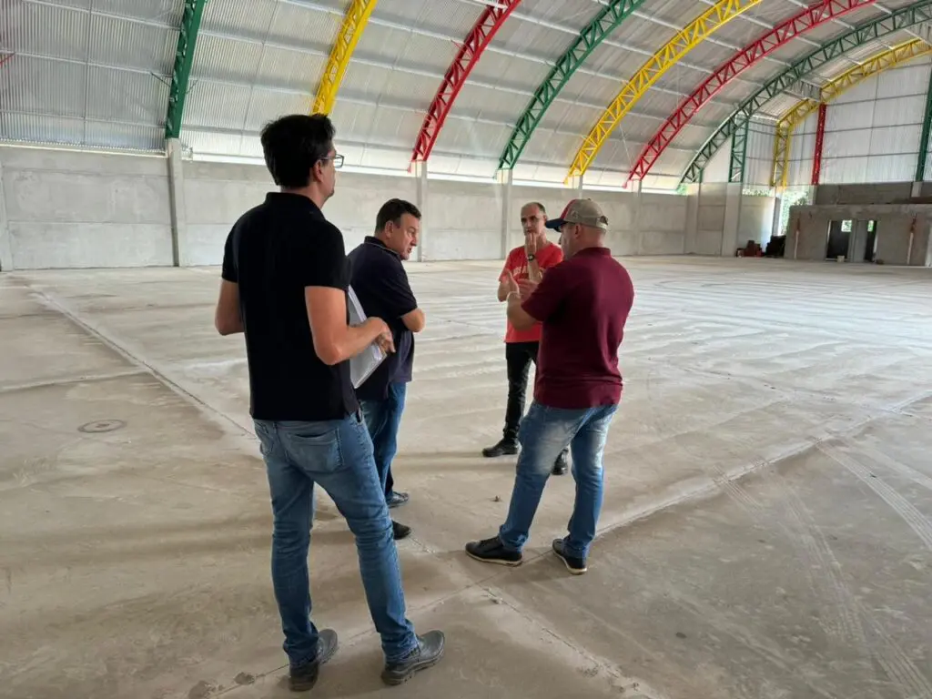 Prefeito visita obras do novo Ginásio de Esportes na Escola São Cristovão 2 WhatsApp Image 2024 02 08 at 08.42.17