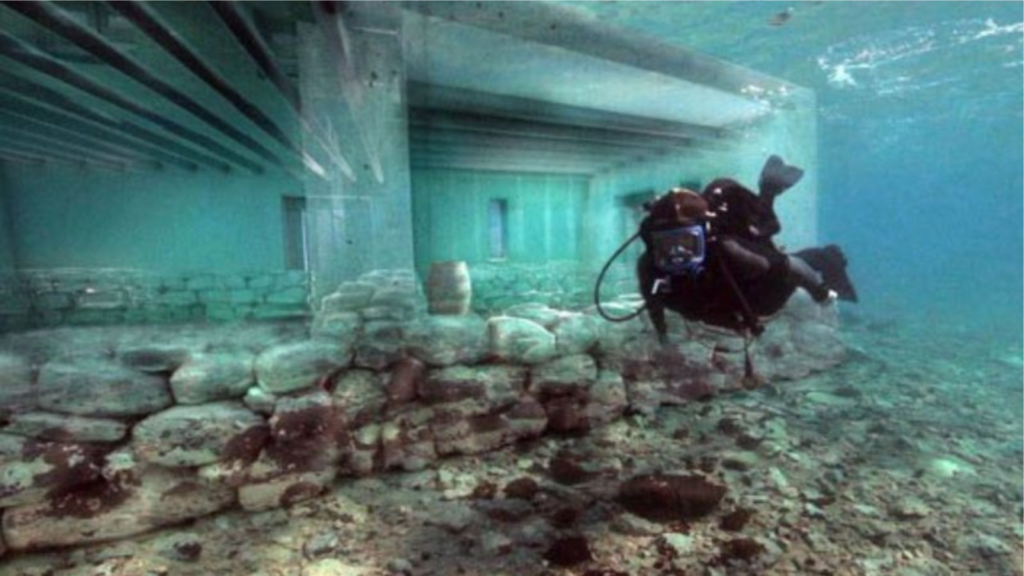 Mergulhador encontra misteriosa cidade antiga subaquática com ouro e tumbas 2 cidade antiga subaquatica