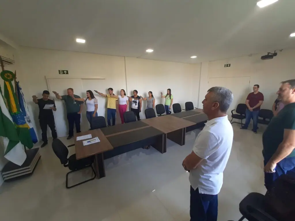 Novos servidores públicos tomam posse em Bom Jesus do Sul 2 f0c3ee60 e4f8 40c8 abdd 212ab2545e9f