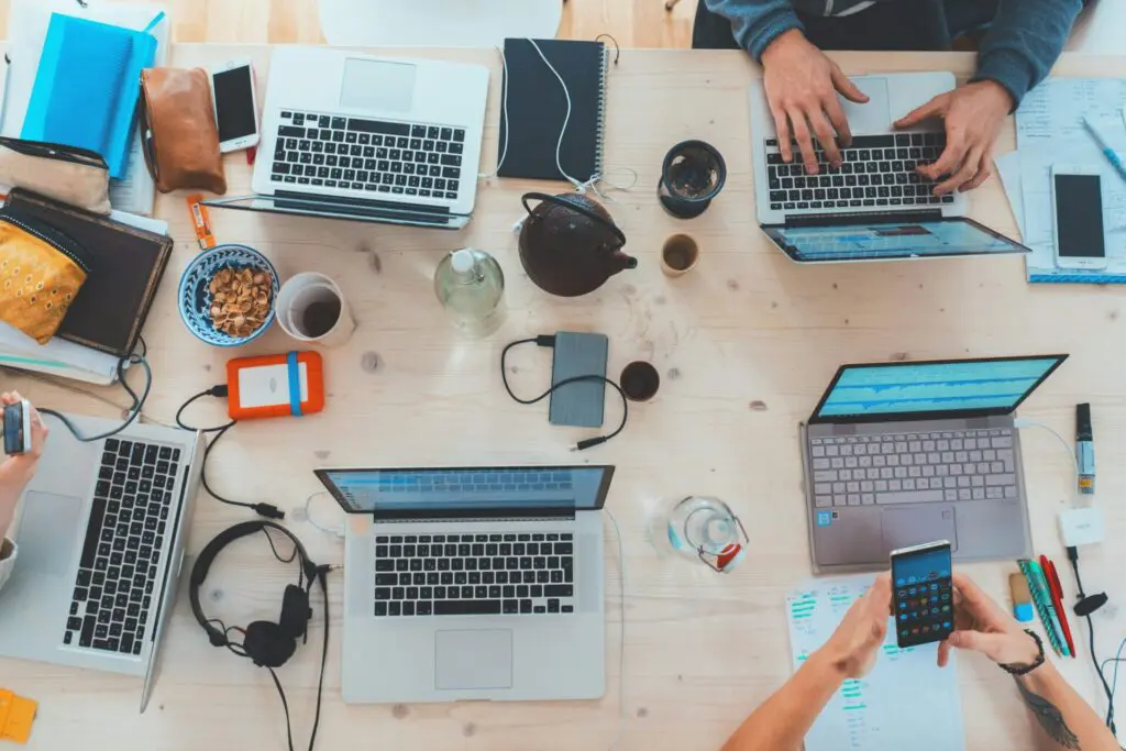 O avanço da tecnologia e seu impacto no mercado de trabalho global 5 mercado de trabalho 2