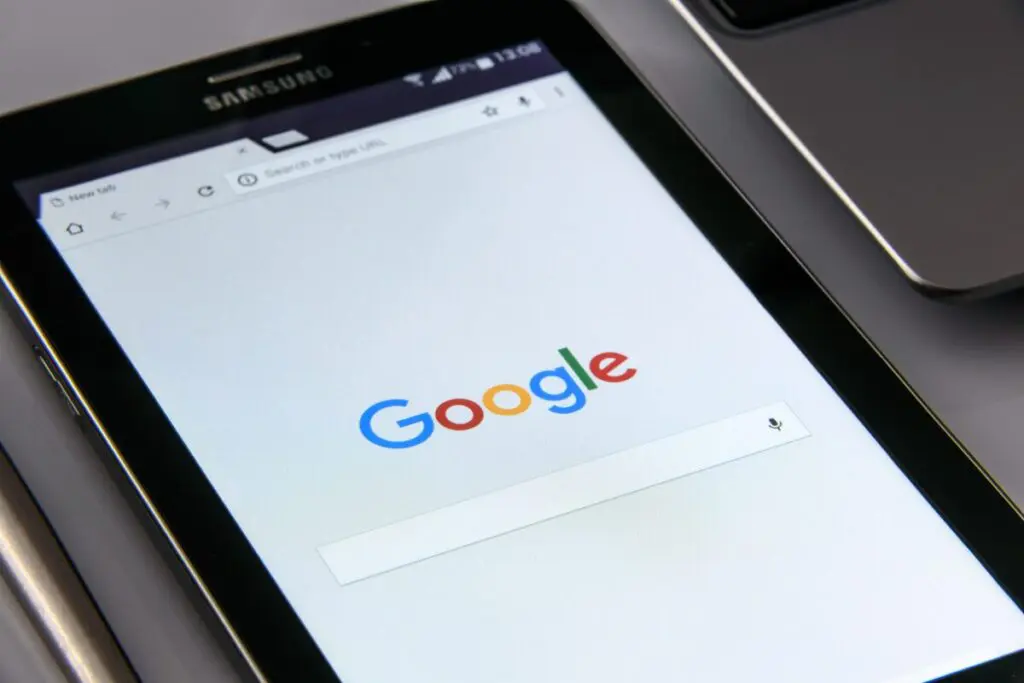 Google testa novo design com barra de pesquisa integrada 2 Google
