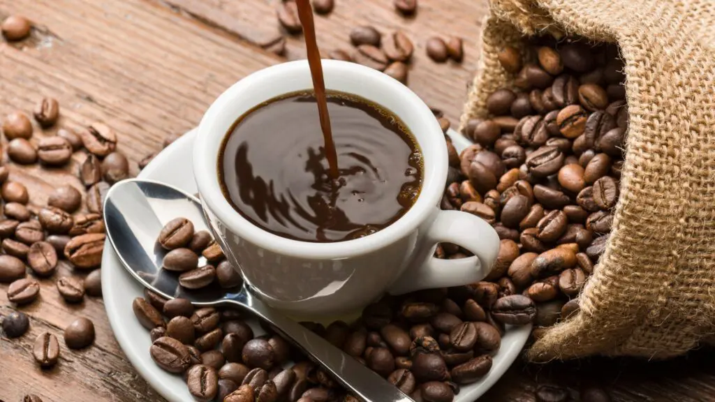 Beber muito café realmente faz mal? 3 cafe