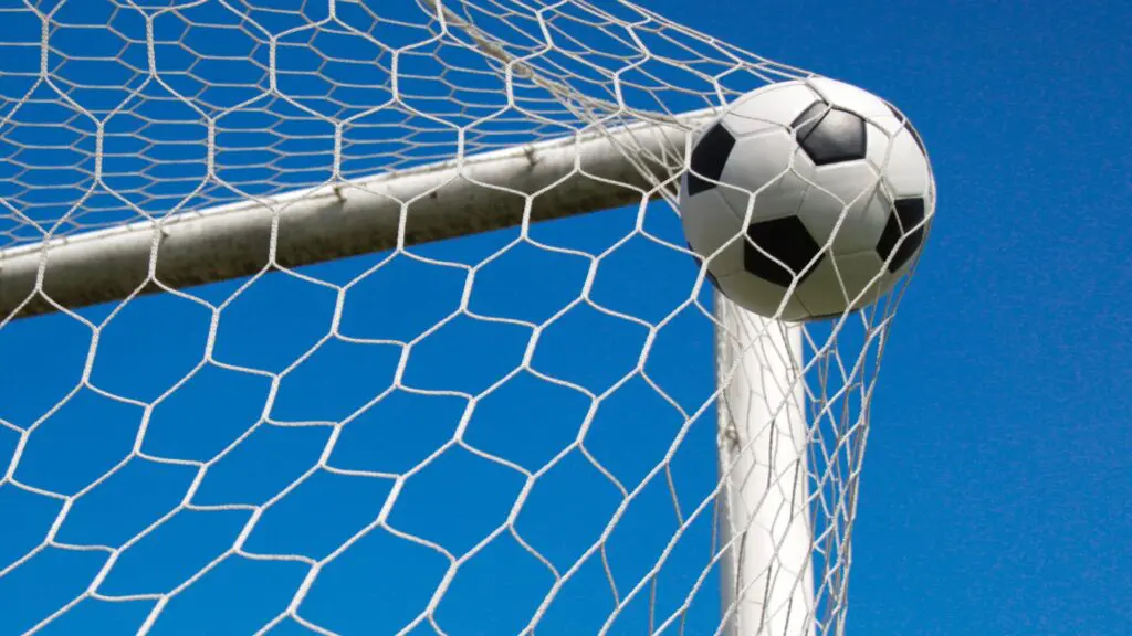 CR7 está próximo dos 900 gols enquanto rivalidade com Messi continua acesa 2 Gols