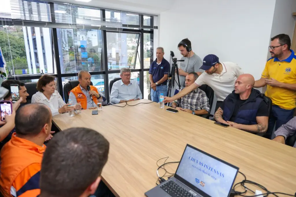Governador avalia estragos causados pelas chuvas 2 Governador