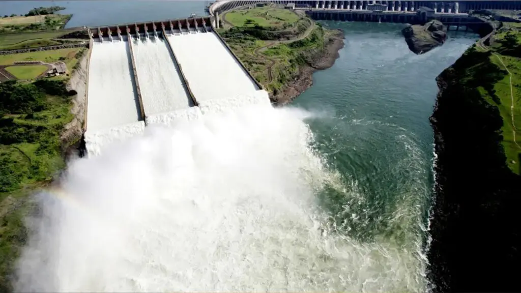 Brasil e Paraguai firmam novo acordo para energia de Itaipu após meio século 2 Itaipu