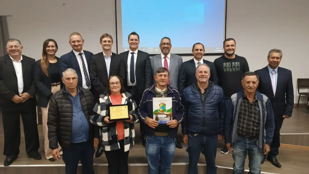 Sessão solene homenageia pessoas por contribuição com a comunidade 2 sessao