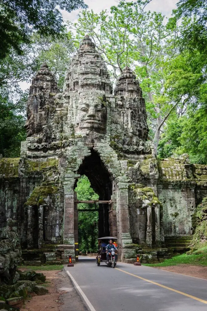 Portão de Angkor Thom: Uma entrada para a grandeza do Império Khmer 2 Angkor Thom 1