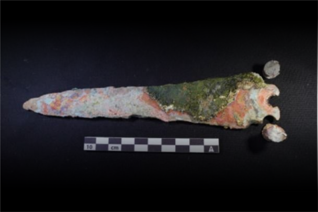 Adaga minoica de 3.600 anos encontrada em naufrágio mais antigo do mundo 2 adaga