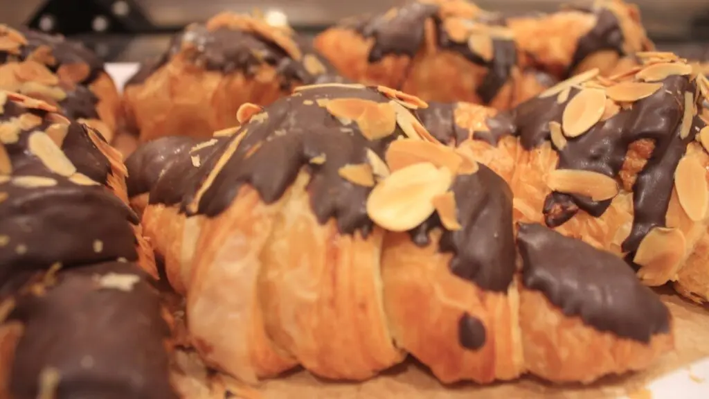 Receita de croissant e 7 recheios para combinar 4 croissant