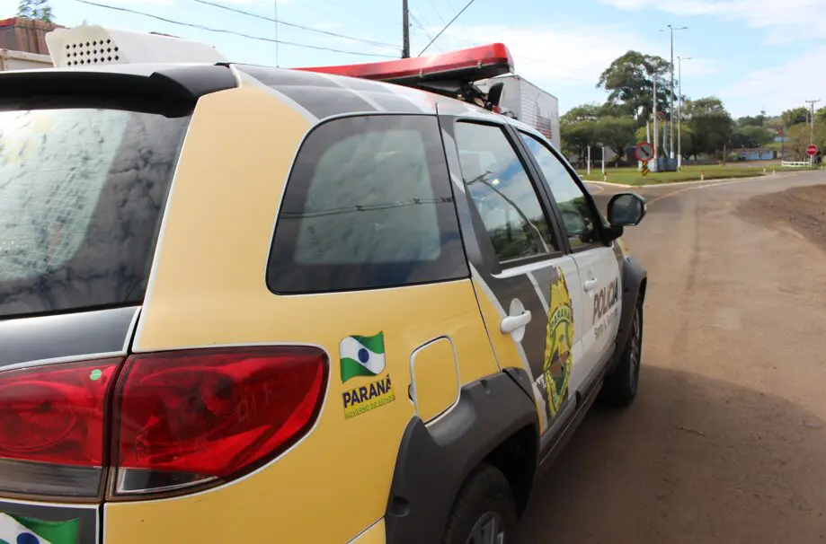 Homem é ameaçado com arma de fogo e tem moto roubada no centro 2 De posse de uma arma de fogo, autor anunciou o roubo. Fato ocorreu no centro de Santo Antonio do Sudoeste