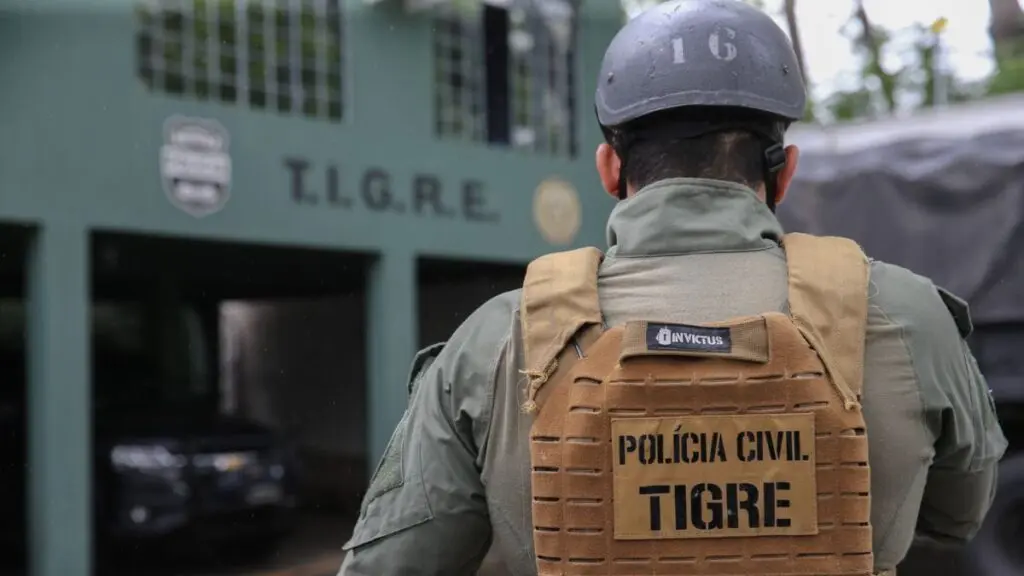 Homem mata ex-companheira no PR e transporta corpo em porta-malas até SC 2 Corpo da mulher de 26 anos foi encontrado nesta quinta-feira (15), enterrado em uma área de mata em Itapoá