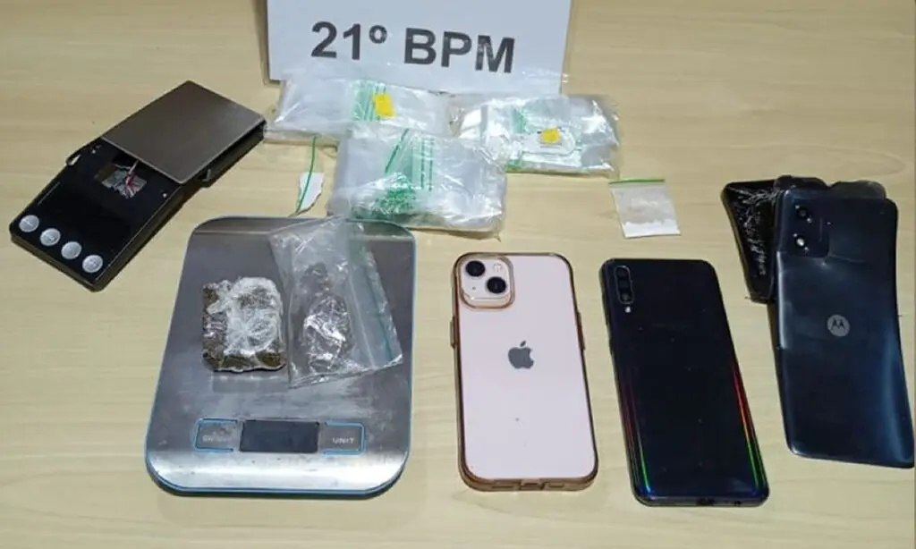 Homem com tornozeleira eletrônica é preso após manter jovem em cárcere privado 3 Casal teria feito uso de drogas durante o dia e a noite e após um desentendimento o homem estaria impedindo que a jovem saísse do local