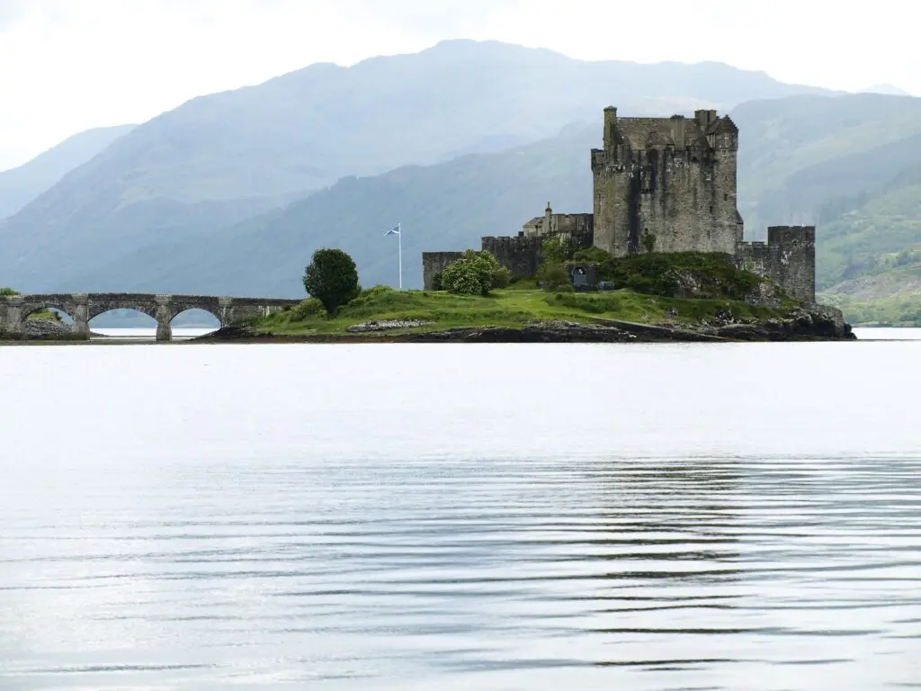 Os castelos mais assustadores das montanhas geladas da Escócia 3 eilean donan castle 972360 1920