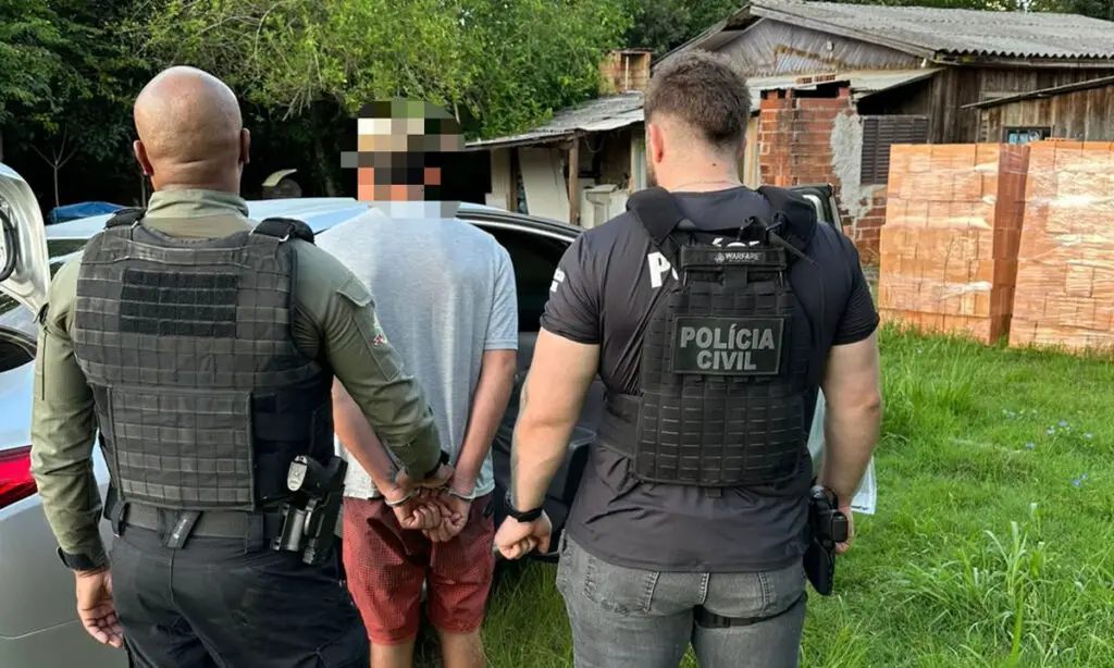 38 presos, líderes capturados e celulares apreendidos em presídio durante megaoperação do Gaeco 3 A megaoperação resultou em 38 presos e líderes capturados em municípios de Santa Catarina e Paraná. Operação do Gaeco aconteceu nesta quinta-feira