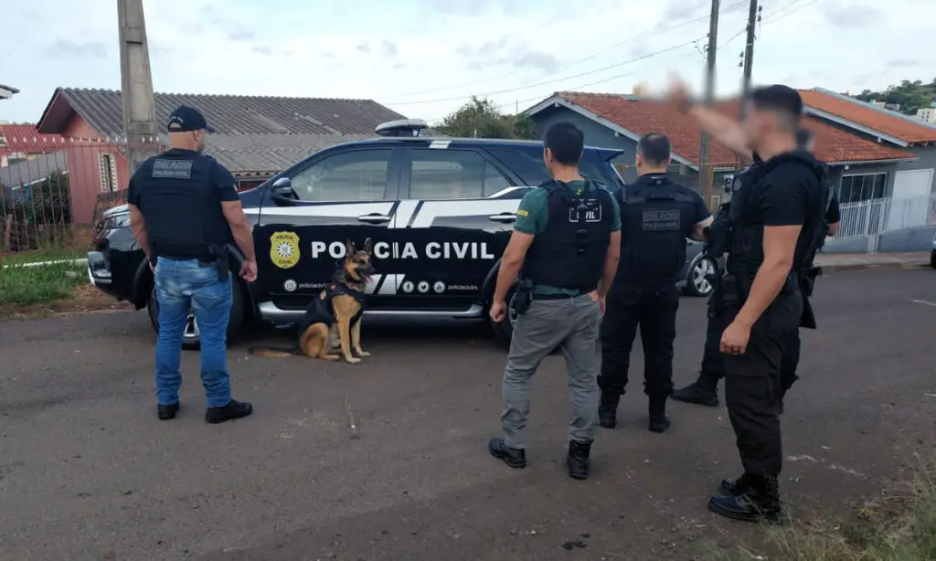 38 presos, líderes capturados e celulares apreendidos em presídio durante megaoperação do Gaeco 5 A megaoperação resultou em 38 presos e líderes capturados em municípios de Santa Catarina e Paraná. Operação do Gaeco aconteceu nesta quinta-feira