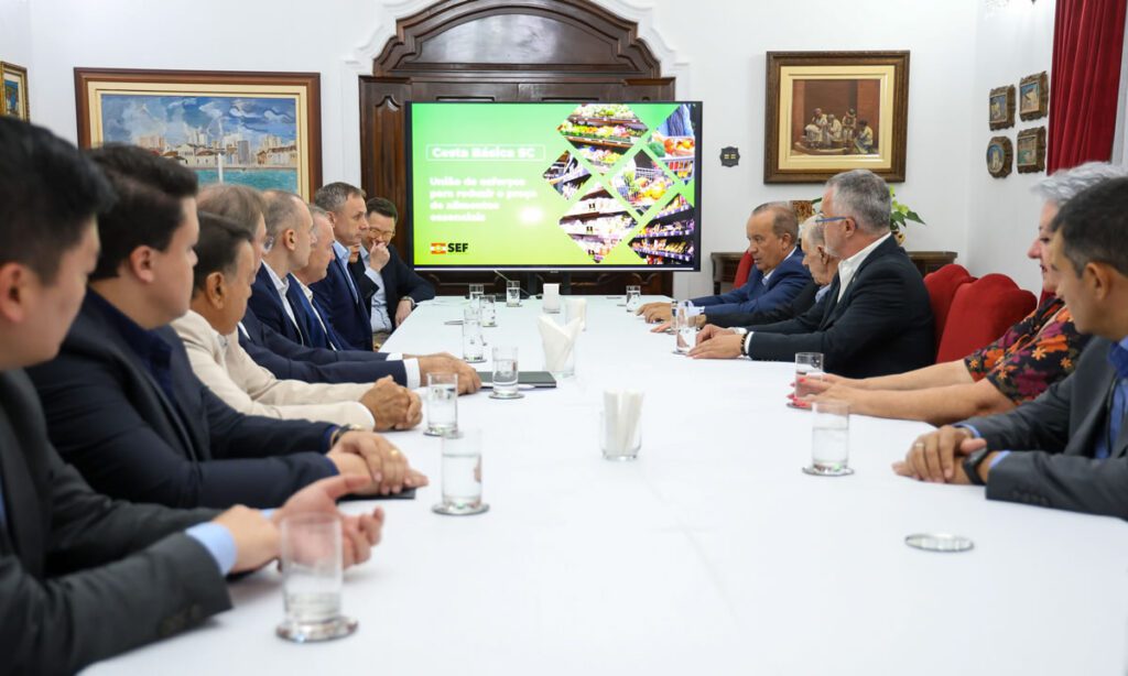 Governo de SC zera imposto estadual sobre seis itens da cesta básica 3 Medida anunciada pelo Governo do Estado conta com apoio do setor produtivo, que se comprometeu a trabalhar para reduzir os preços ao consumidor final