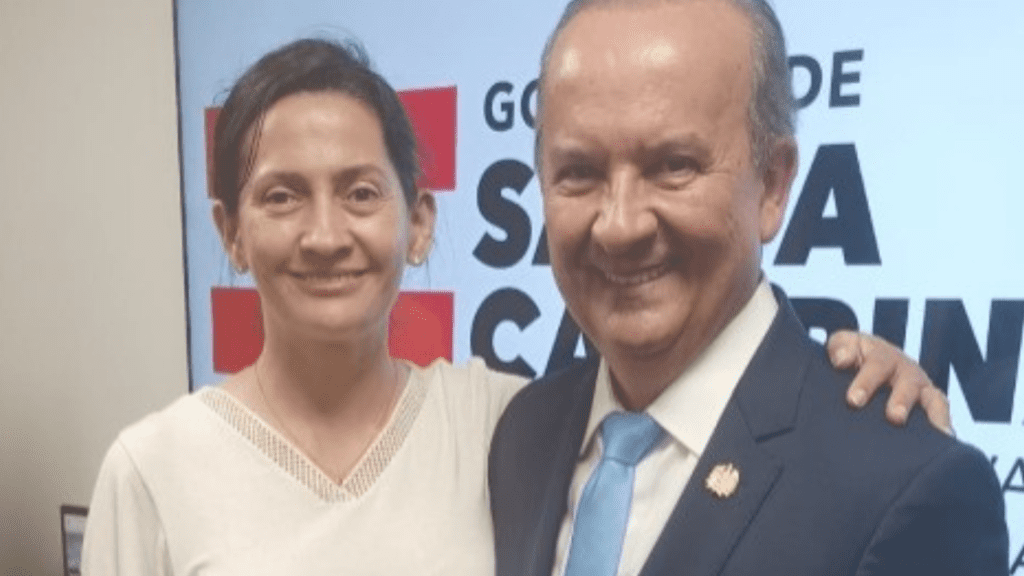 Eliane garante R$ 7 milhões para asfalto entre Guarujá e Princesa e trator de esteira 2 A prefeita de Guarujá do Sul, Eliane Fanton, esteve na capital do estado, onde garantiu 12 casas populares e mais R$ 6.940.000,00 para o município