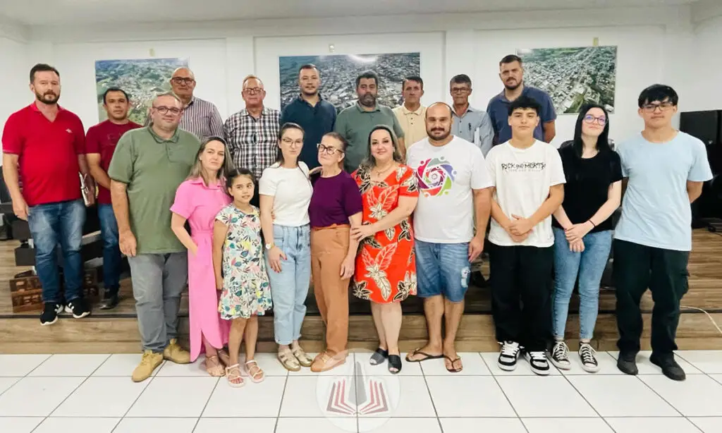 Vereador Joaquim Edemar de Souza será a nominação do Auditório da Câmara de Barracão 2 A indicação assinada por todos os vereadores foi aprovada na sessão realizada na segunda-feira, e contou com a presença de familiares de Joaquim Edemar de Souza