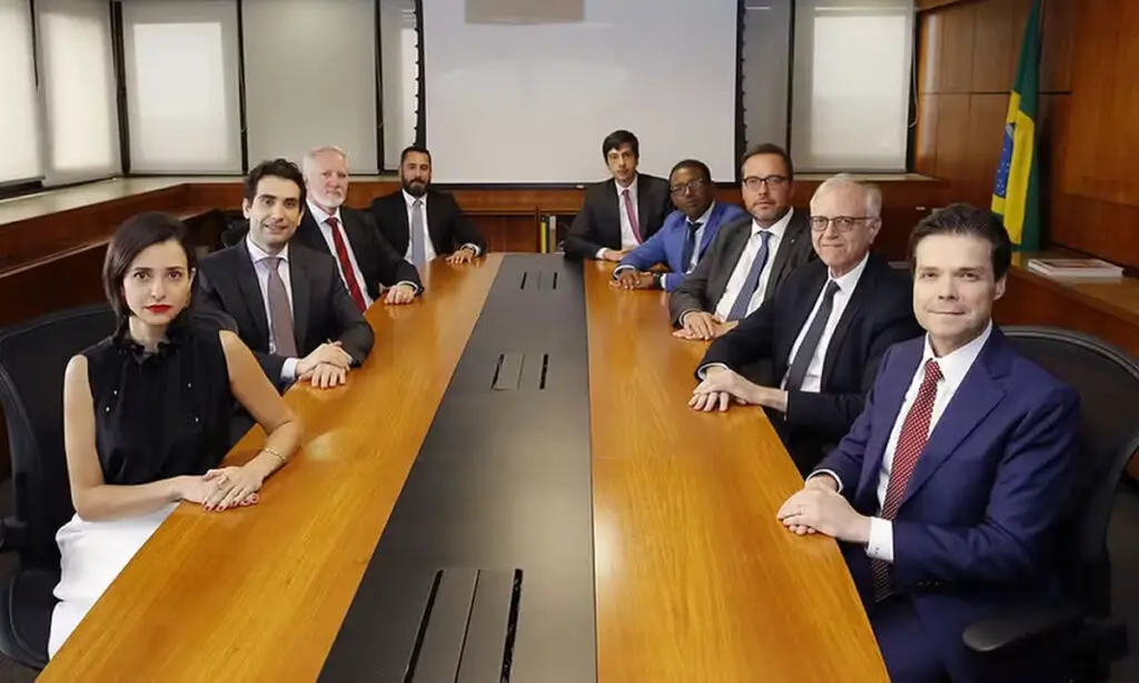 Taxa de juros deve subir hoje e igualar pico do governo Dilma 2 Decisão do Copom sai no fim da tarde. Também nesta quarta, o Banco Central americano anuncia o que fará com a taxa de juros por lá, com o 'tarifaço' de Trump no radar
