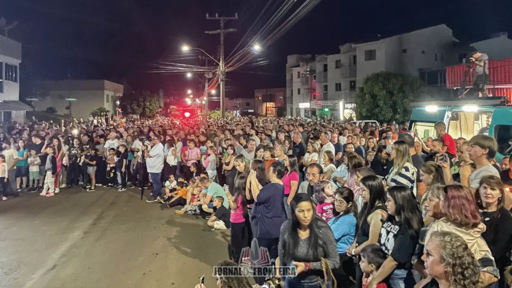Mais de 5 mil pessoas participam da 46ª Via Sacra da Integração 13 crys 10 8