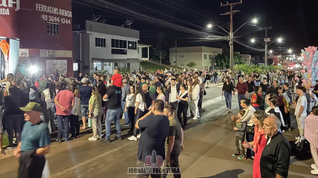 Mais de 5 mil pessoas participam da 46ª Via Sacra da Integração 14 crys 11 7