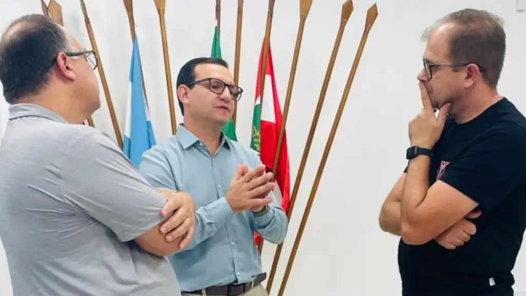 Parceria entre Unetri e Sicredi promove palestra para os acadêmicos de contábeis 4 crys 2 1