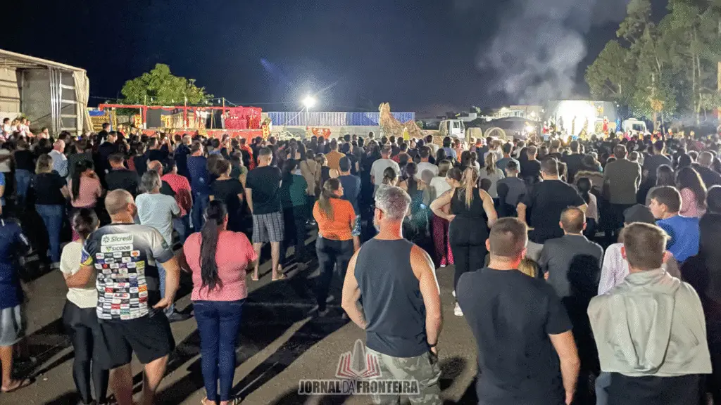Mais de 5 mil pessoas participam da 46ª Via Sacra da Integração 23 crys 20 5