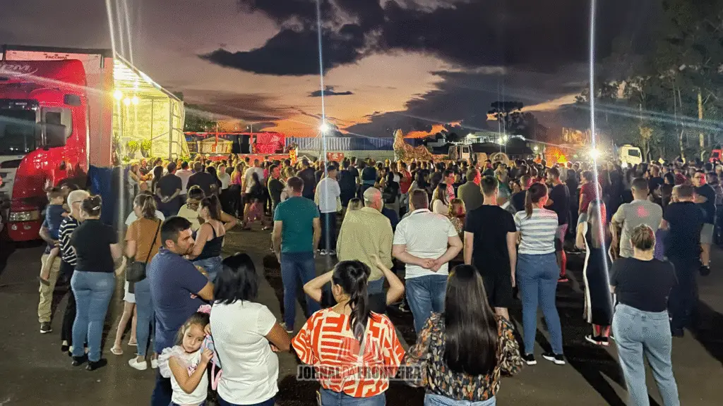 Mais de 5 mil pessoas participam da 46ª Via Sacra da Integração 26 crys 23 4