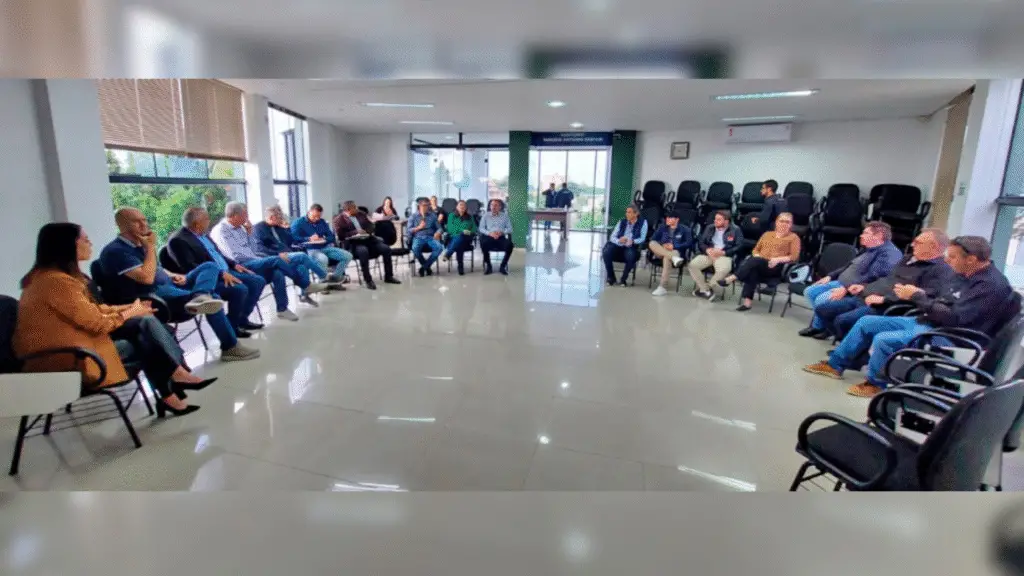 Encontro entre Ascoagrin e prefeitos da Trifronteira alinha ações para o desenvolvimento regional 2 Durante o encontro, os prefeitos apresentaram um panorama das principais obras, investimentos e projetos que estão em andamento ou planejados em seus municípios