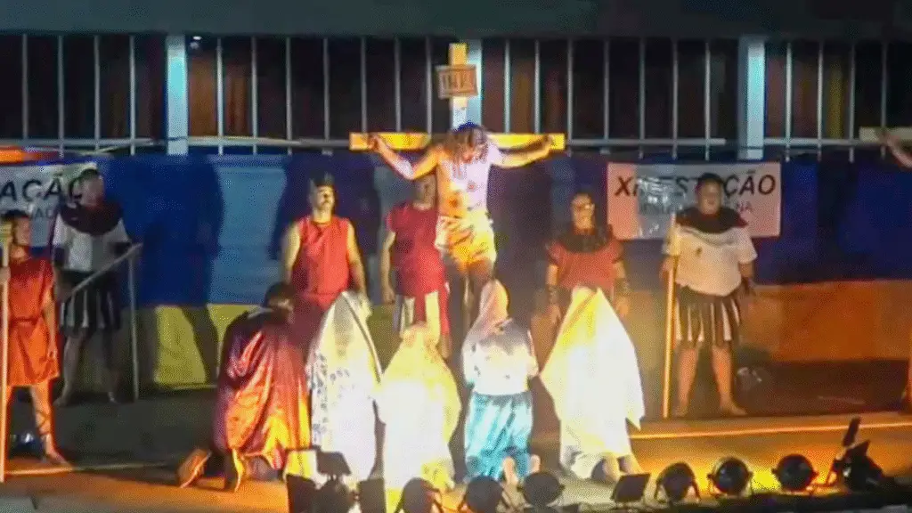 Mais de 5 mil pessoas participam da 46ª Via Sacra da Integração 9 Durante as 14 estações da Via Sacra da Integração, os participantes da procissão viveram momentos de fé, união e esperança