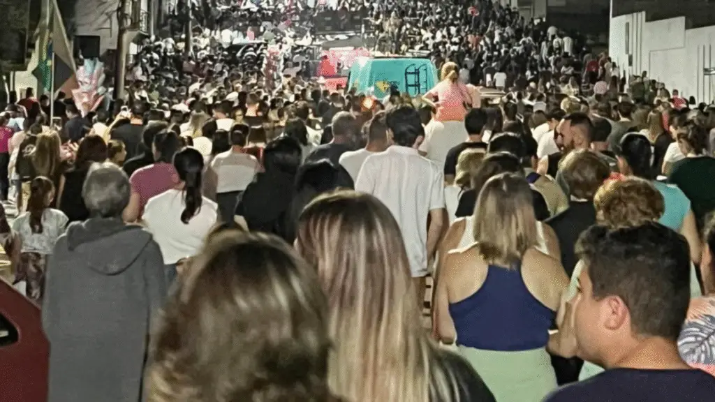 Mais de 5 mil pessoas participam da 46ª Via Sacra da Integração 10 crys 7 9