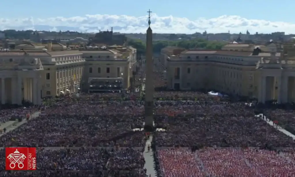 Despedida do Papa Francisco reúne mais de 250 mil pessoas na Praça São Pedro 3 A cerimônia de despedida foi realizada com a presença de líderes de todas as partes do mundo após três dias de velório aberto