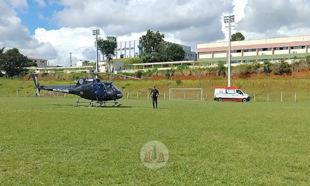 Paciente com infarto do miocardio é transferido pelo SAER de Dionísio Cerqueira a Hospital de Xanxerê 2 O paciente, um homem de 77 anos com infarto agudo do miocárdio do Hospital Municipal de Dionísio Cerqueira, para o Hospital São Paulo, em Xanxerê