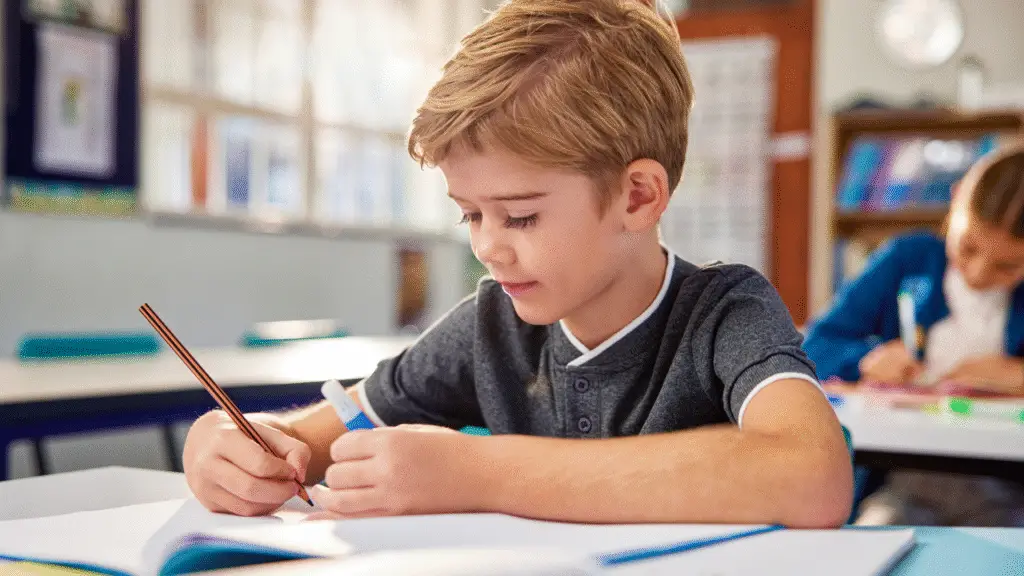 Santa Catarina dá primeiro passo para política estadual de educação em tempo integral 2 Seminário com profissionais da educação e representantes de instituições públicas marca o início da construção da Política Estadual de Educação em Tempo Integral em Santa Catarina