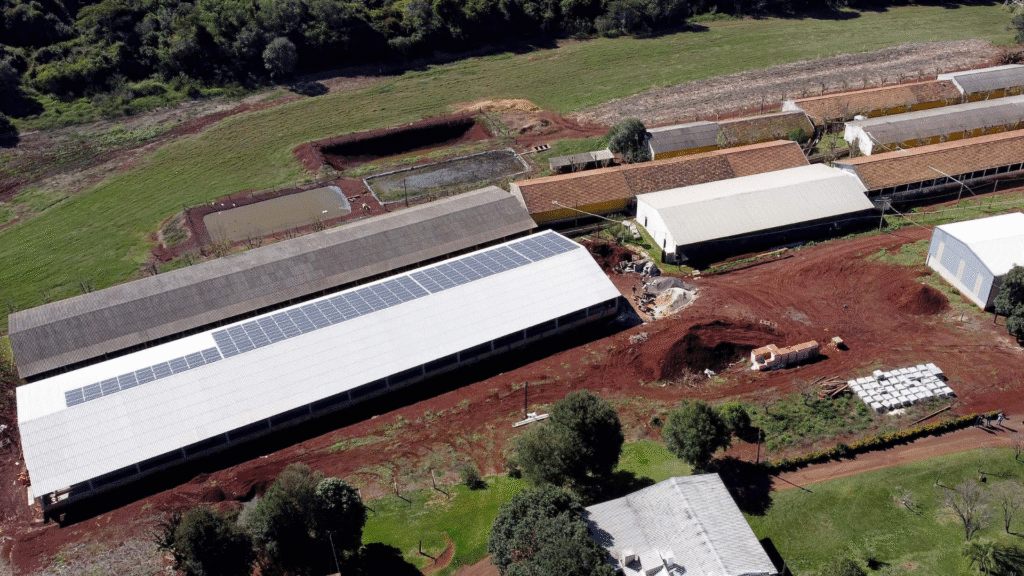 Crédito subsidiado impulsiona o agronegócio no Paraná com foco em sustentabilidade e inclusão 2 Paraná oferece crédito com juros reduzidos ou zerados para produtores rurais, com foco em energia limpa, irrigação, agricultura familiar e desenvolvimento regional
