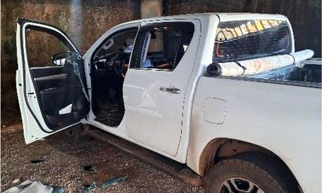 Ladrão invade garagem e furta mochila com notebook em Dionísio Cerqueira 3 Segundo as informações, na mochila levada pelo ladrão havia além do notebook, talões de cheque e um cartão de crédito