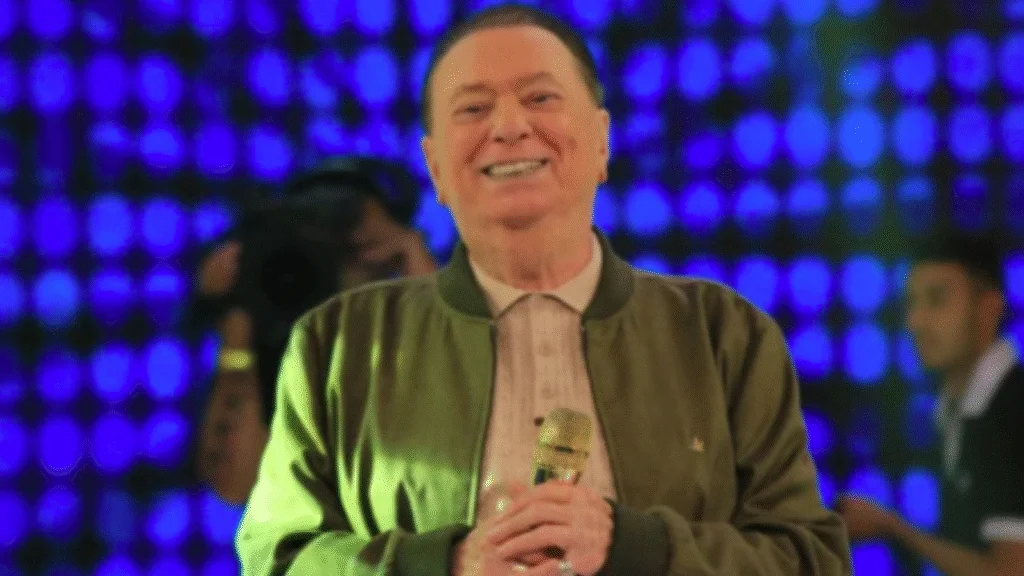 Aos 87 anos, Raul Gil é hospitalizado em São Paulo após sentir fortes dores abdominais 3 O apresentador está internado desde terça (3) após mal-estar; médicos confirmaram diverticulite e desidratação, mas sem complicações graves.