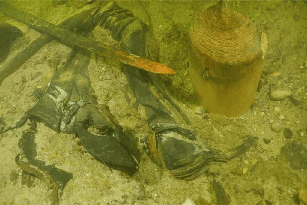 Soldado medieval submerso em lago lituano é descoberto pelos arqueólogos 2 restos soldado romano 1