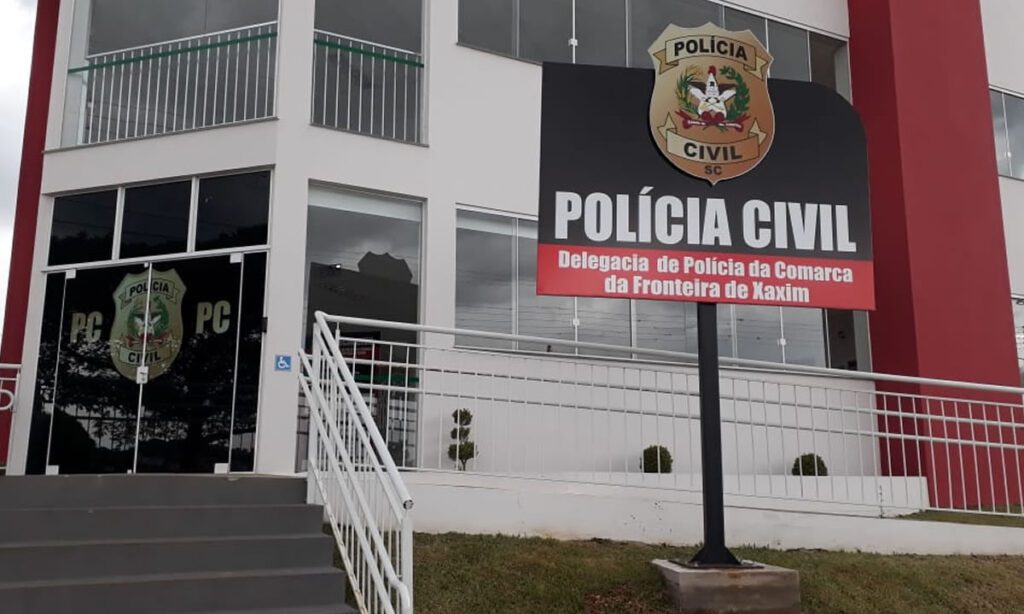 Pai é condenado a 29 anos de prisão por estuprar a própria filha 2 Crime ocorreu em 2020, quando a filha tinha 13 anos. O homem de 34 anos foi condenado a 29 anos de prisão