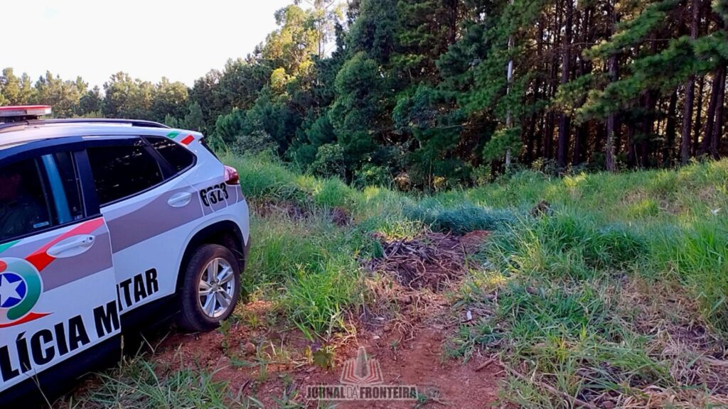 Jovem é morta pelo companheiro e corpo é encontrado em meio a mata no interior de Dionísio Cerqueira 2 Crime vitimou uma jovem de 21 anos, mãe de duas filhas pequenas. Após matar a mulher, o companheiro avisou a família e fugiu