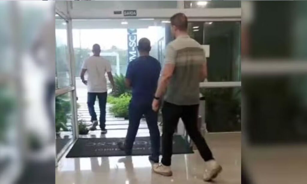 Falso médico é preso após tentar CRM com diploma falso em SC 2 Falso médico tentava a inscrição no Conselho Regional de Medicina de Santa Catarina