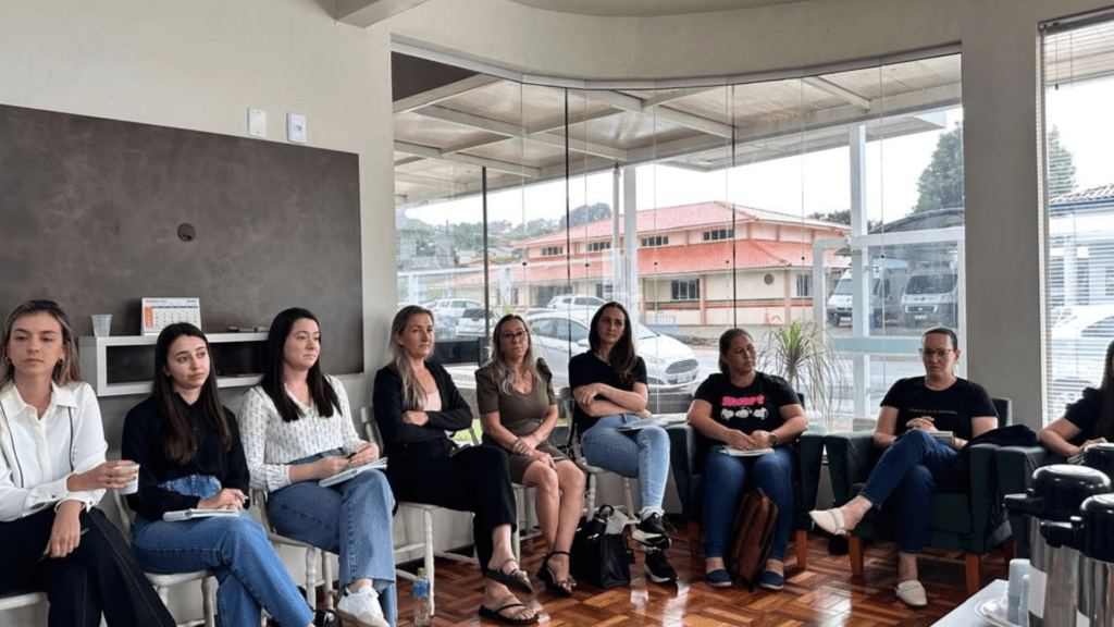 Realizada primeira reunião da rede municipal de proteção à infância e adolescência 2 Encontro reuniu setores estratégicos para garantir direitos e fortalecer políticas públicas voltadas a crianças e adolescentes em situação de vulnerabilidade