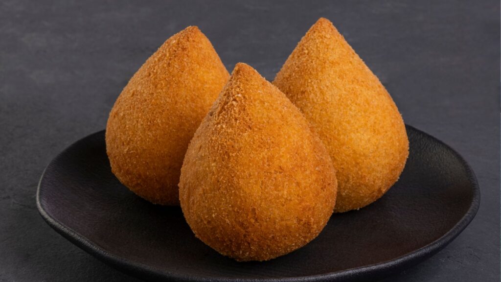 Como fazer uma coxinha de frango deliciosa e simples 2 coxinha de frango