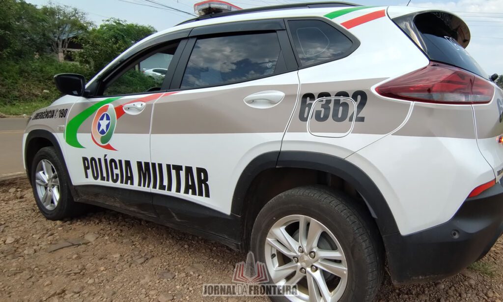 Homem agride e ameaça a companheira, vai dormir e acaba preso, em Dionísio Cerqueira 2 Após agredir e ameaçar a companheira o homem foi preso em flagrante enquanto dormia no interior da residência