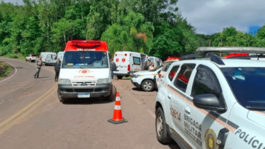 Ônibus de universitários sofre grave acidente deixando 7 vítimas fatais 2 Um grave acidente envolvendo um ônibus, ocorreu na cidade de Imigrante, localizada no Vale do Taquari, na manhã desta sexta-feira (4), resultando na morte de pelo menos sete pessoas