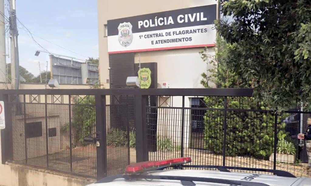Menino de 3 anos morre após ser esquecido dentro de carro pela tia 2 Caso aconteceu em São José do Rio Preto, no interior de SP; menino de 3 anos ficou preso dentro do carro durante 6 horas